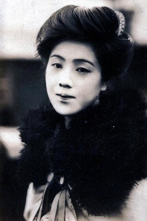 Kumeko Urabe in Eyes, the Sea and a Ball