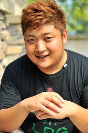 Li Hongtao in The Light of Darkness