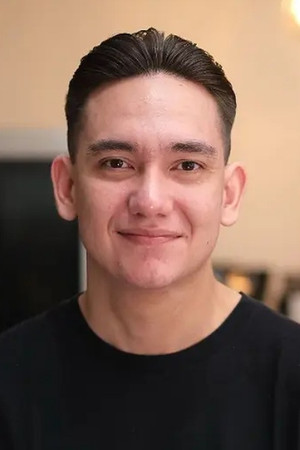 Adipati Dolken in Perfect Strangers