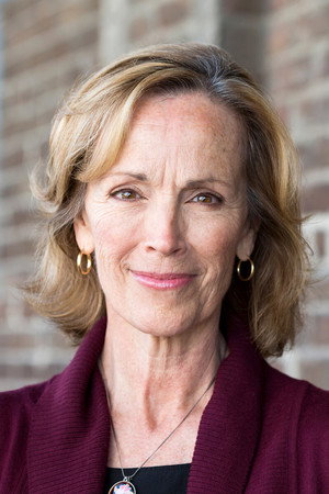 Joan McMurtrey in Welcome Home  Roxy Carmichael