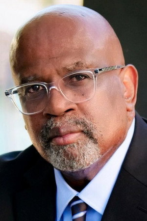 Christopher Darden in The Housewife and the Hustler