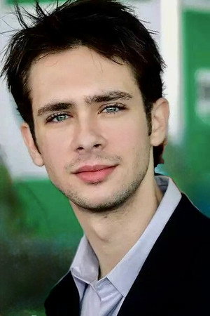 Scott Mechlowicz in Eden