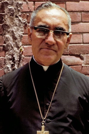 Óscar Arnulfo Romero in La luz que te decía