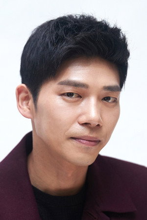 Ji Seung-hyun in What Happened to Mr Cha