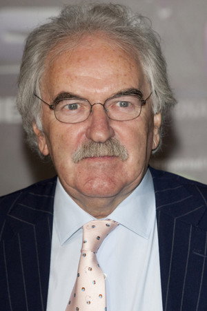 Des Lynam in Champions Of Europe: The Official Story Of The World's Greatest Football Competition