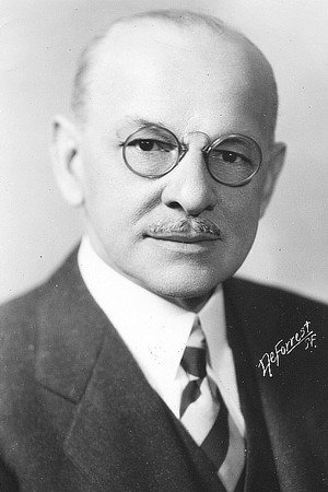 Robert McWade in The Dragon Murder Case