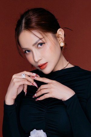 Khả Như in Diary of Fireflies
