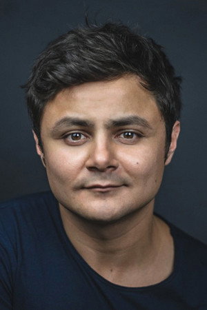 Arturo Castro in Molli and Max in the Future