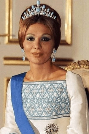 Queen Farah Pahlavi Shahbanou Of Iran in Mostashregh