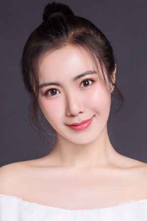 Zhu Xinyuan in Young President and His Contract Wife