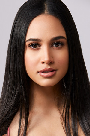 Emily Tosta in How the Gringo Stole Christmas