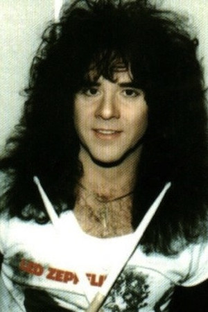 Eric Carr in Kissology: The Ultimate KISS Collection Vol. 2 (1978-1991)