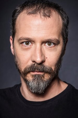 Fele Martínez in Lovers of the Arctic Circle