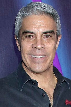 Luis Gatica in El vecindario 3