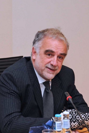 Luis Moreno Ocampo in Darfur Now