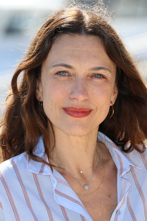 Natacha Lindinger in The Exes