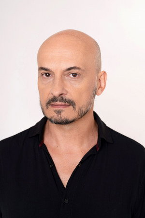 Matías Méndez in A Few Feet Away