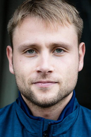 Max Riemelt in Snipers Valley