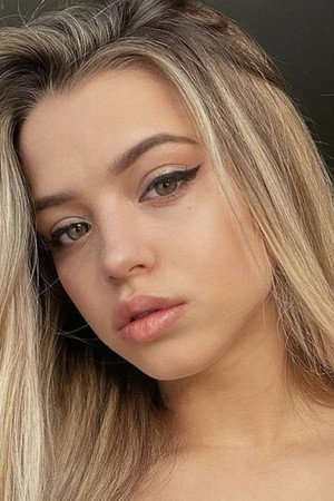 Yuliya Gavrilina in Bloggers and Roads