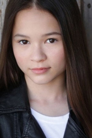 Madison Horcher in Think Like a Dog