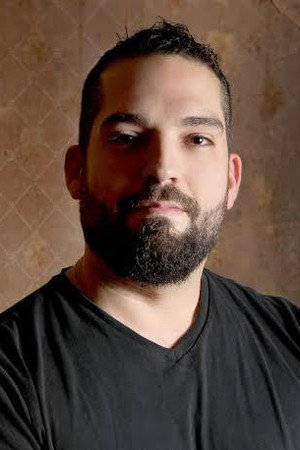 Dariush Moslemi in Treasure Lies