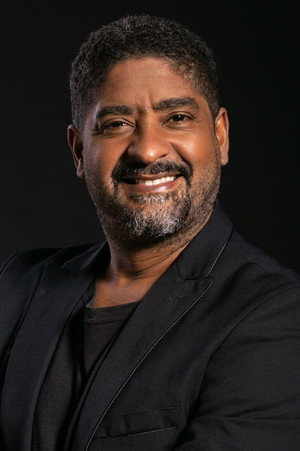 Raúl Rosário in Nayola