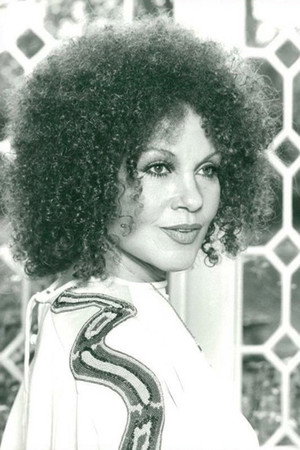 Cleo Laine in The Last of the Blonde Bombshells