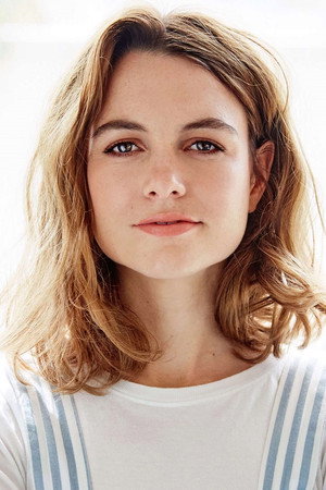 Laura Bunting in Chocolate Oyster