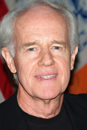 Mike Farrell in The Questor Tapes