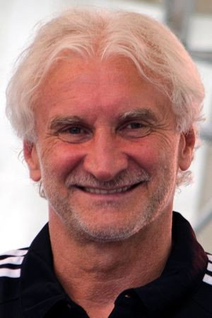 Rudi Völler in Schwarz, Rot, Gold und Fußballfieber