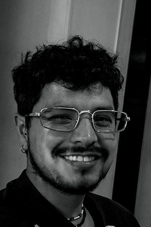 Sebastian Lombana in Y Tú Te Llamas Luna