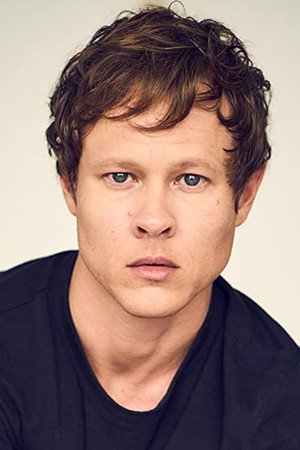 Guy Wilson in Infamies