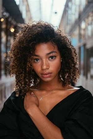 Manon Bresch in Wingwomen