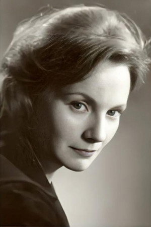 Dilys Hamlett in Assault