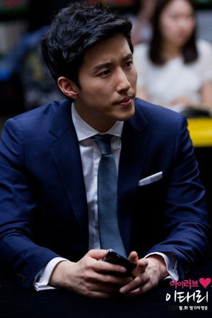 Yang Jin-woo in Scarlet Innocence