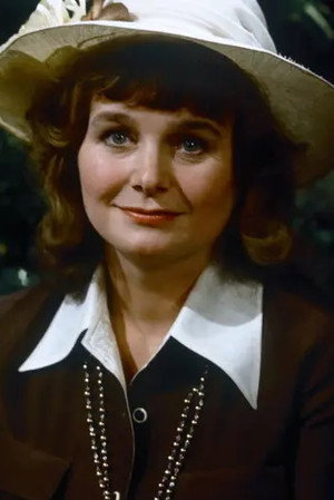 Ann Beach in Brecht and Co