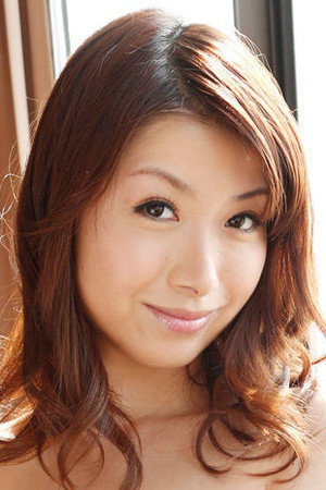 Tsubaki Kato in Onna sagi-shi to bijin singer: O-atsui no wa dotchi?