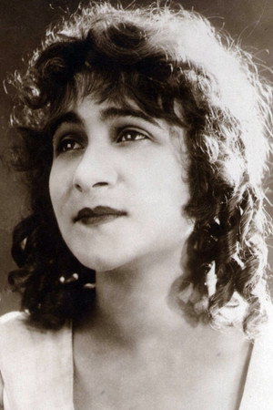 Béatrice Bretty in The Little King