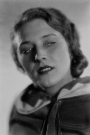 Leila Karnelly in Goldie