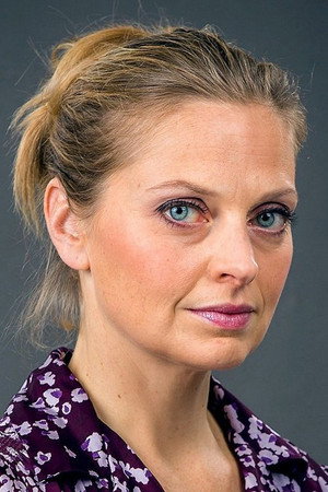 Anna Bache-Wiig in Next Door
