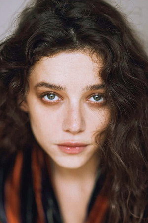 Zoé Adjani in Honey Cigar
