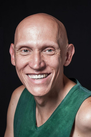 Alberto Tierrez in La visitante