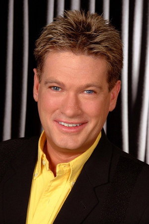 Simon Gallaher in The Pirates of Penzance