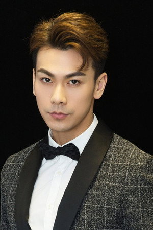 Dai Xiangyu in Midnight Hair