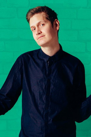 Olav Lundsgaard in Olav Lundsgaard - Komikeren, der vil vide, hvem der har lavet lort i hans liv