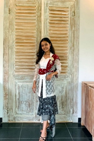 Alma Maestri in Sur : Tanah Hijau Gadis Belia