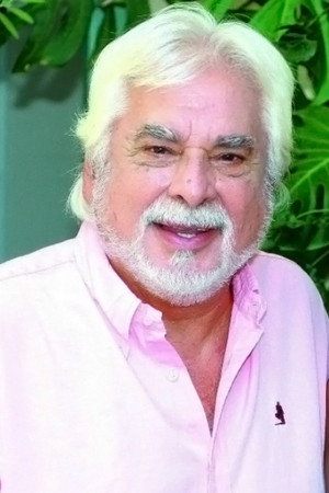 Nikos Garofallou in Female Stinger