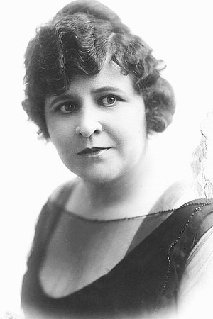 Lillian Leighton in The Sphinx