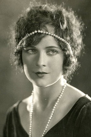 Jacqueline Logan in The Leopard Lady