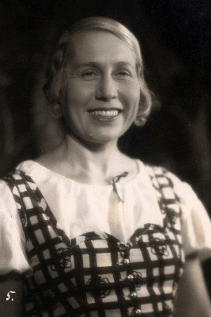 Renée Stobrawa in Melody of the World